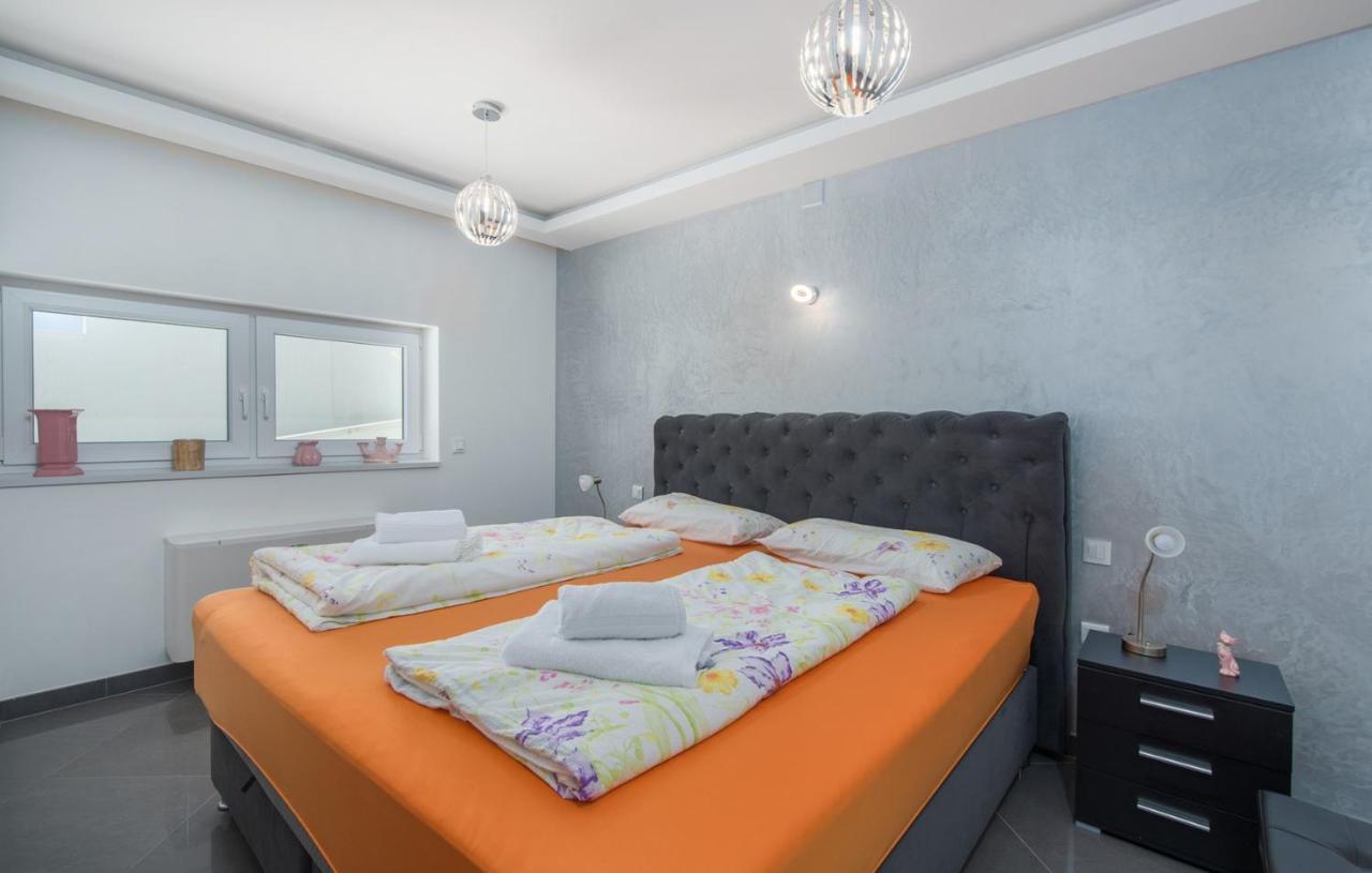 Modern Apartments With Shared Pool Near The Sea Pula Dış mekan fotoğraf